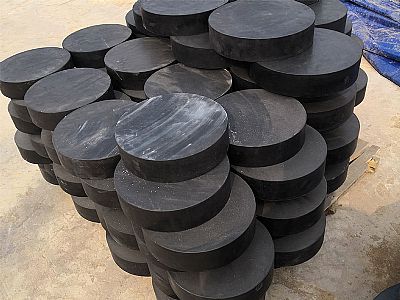 通辽板式橡胶支座由若干层橡胶片与薄钢板经加压硫化